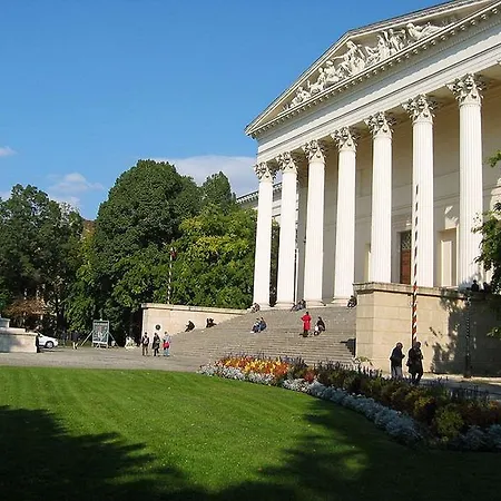 Budapest Museum Central-3